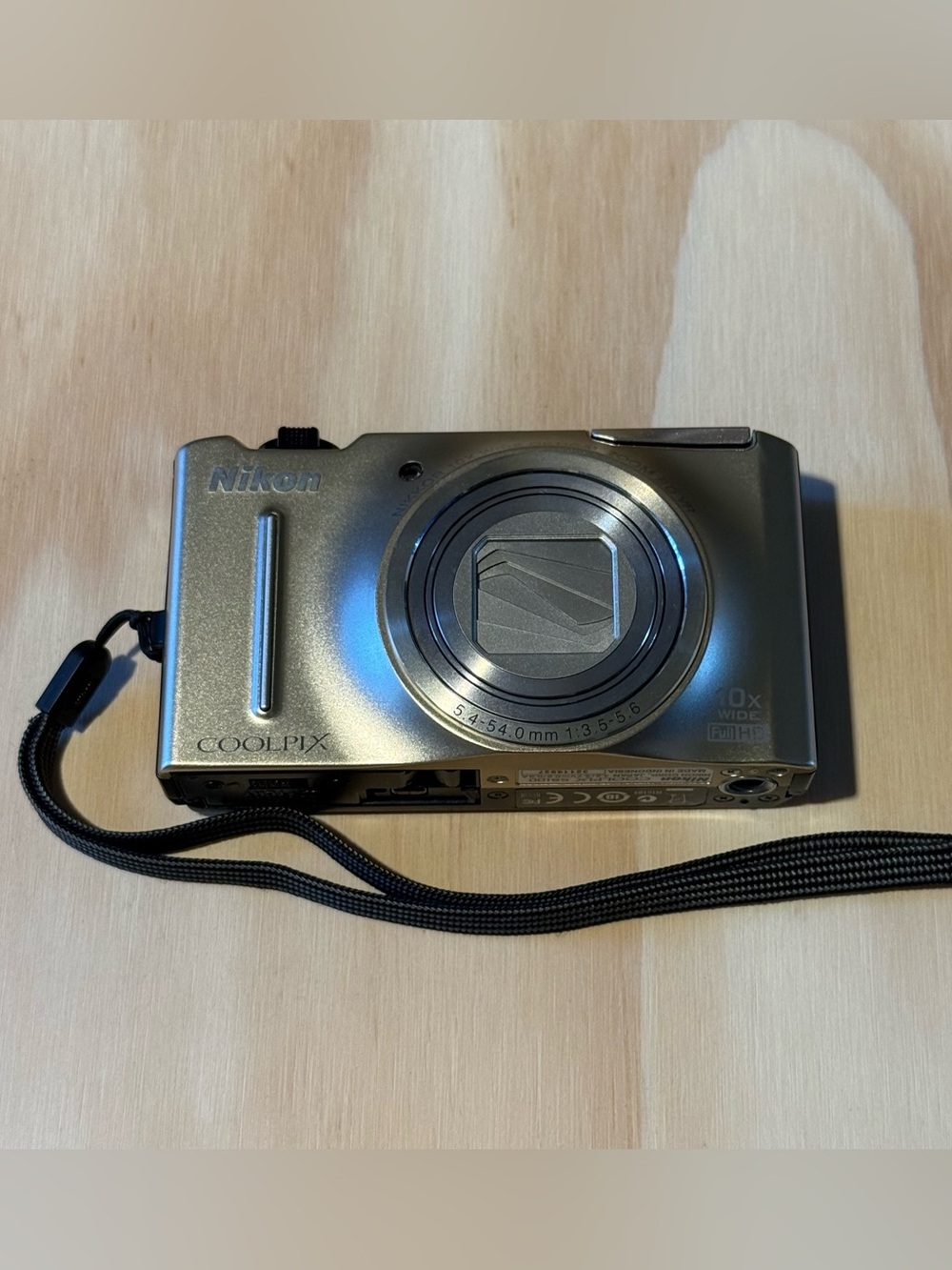 Nikon COOLPIX S8100 12.1MP Digital Camera BROKEN Top Button For-Parts/Repair!!